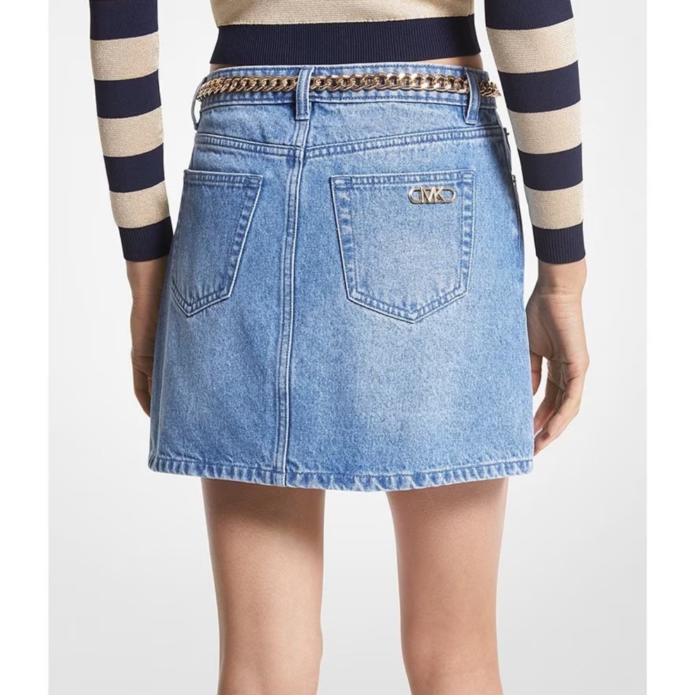 From MICHAEL Michael Kors
Denim fabrication
Michael Kors chain logo belt